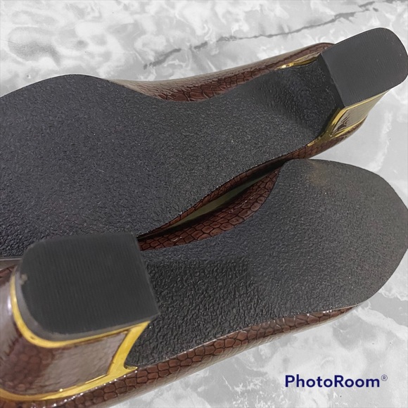 J. Renee Brown Snakeskin Patterned Shoes - Picture 7 of 9